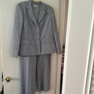 EVAN-PICONE Women suit.2PC,NAVY/WHITE color/Size 18